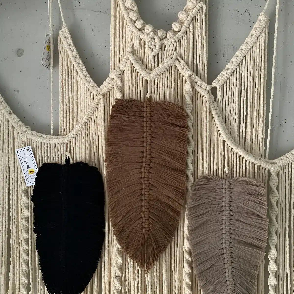 tapiz-apapacho-macrame-artesanal-tres-hojas-grandes