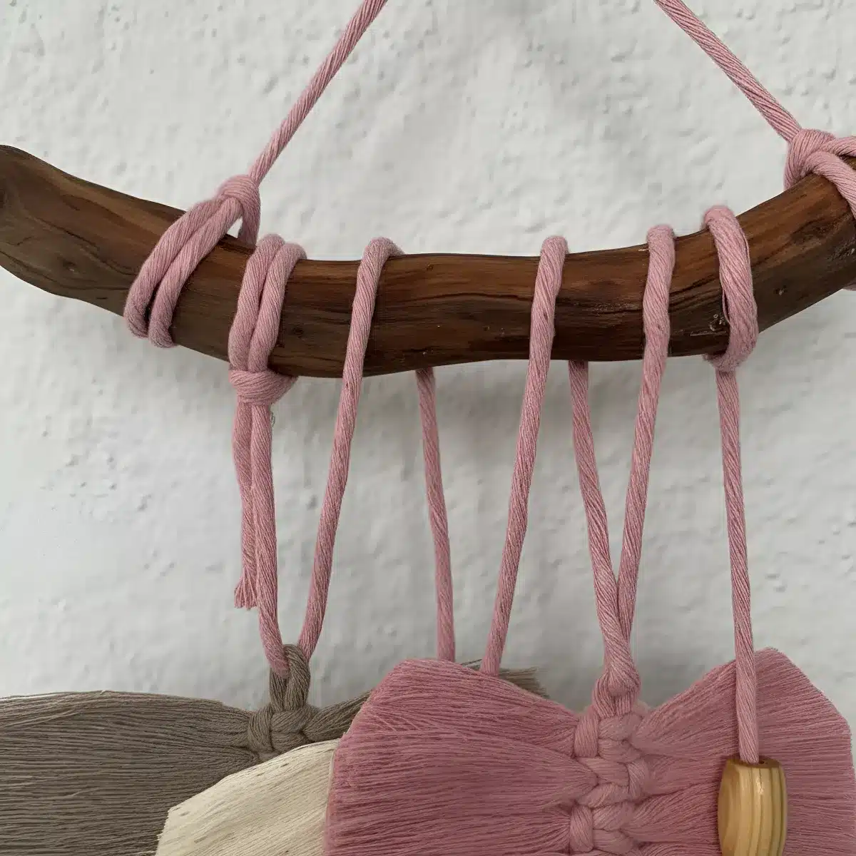 Tapiz Apapacho Macramé Artesanal Tres Hojas - Imagen 2