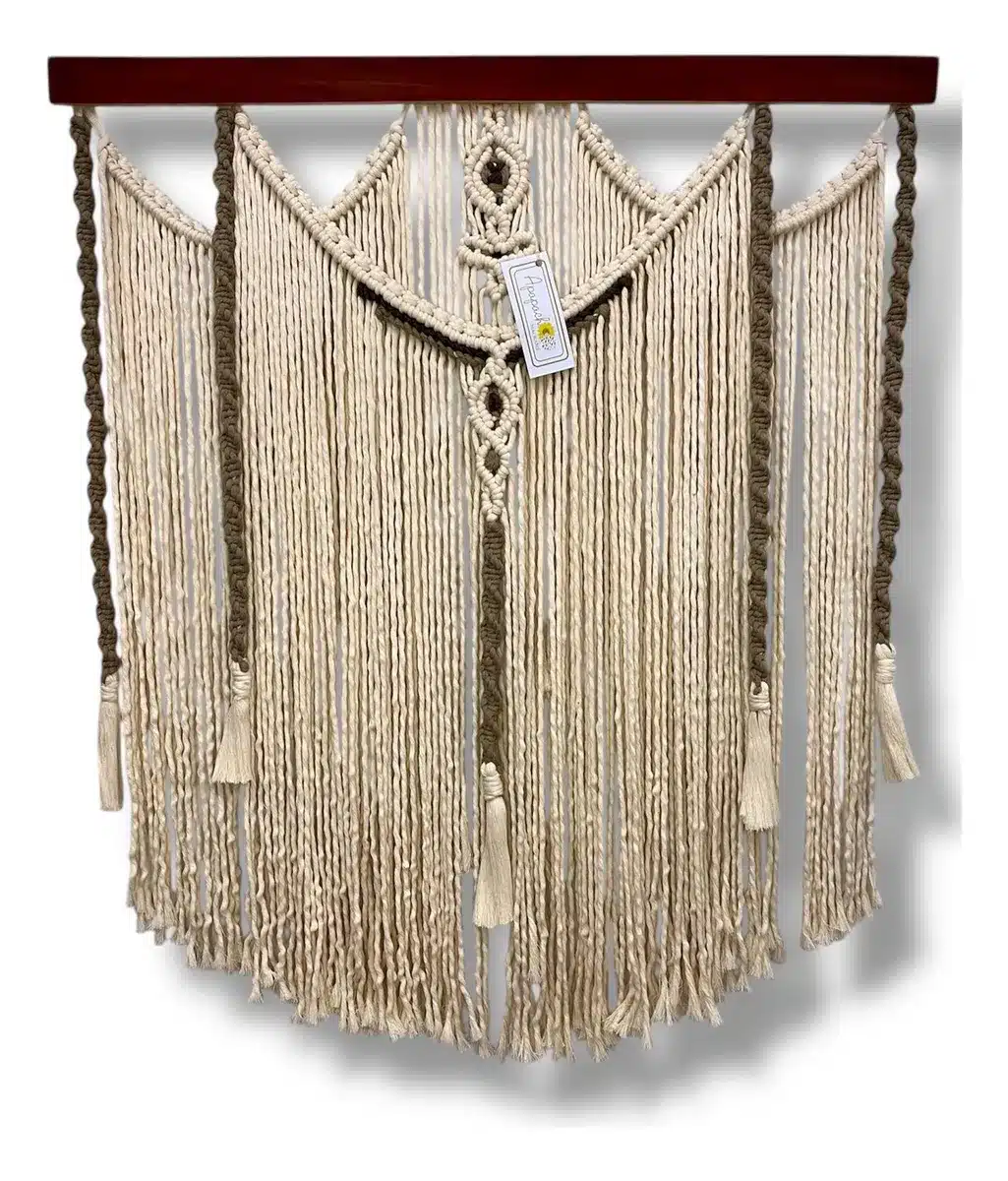 tapiz-con-espirales-y-cenefa-de-madera